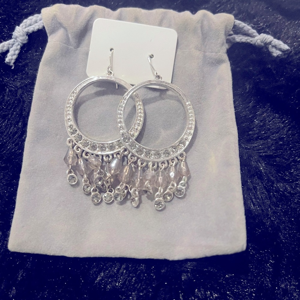 Silver color earrings chandelier style